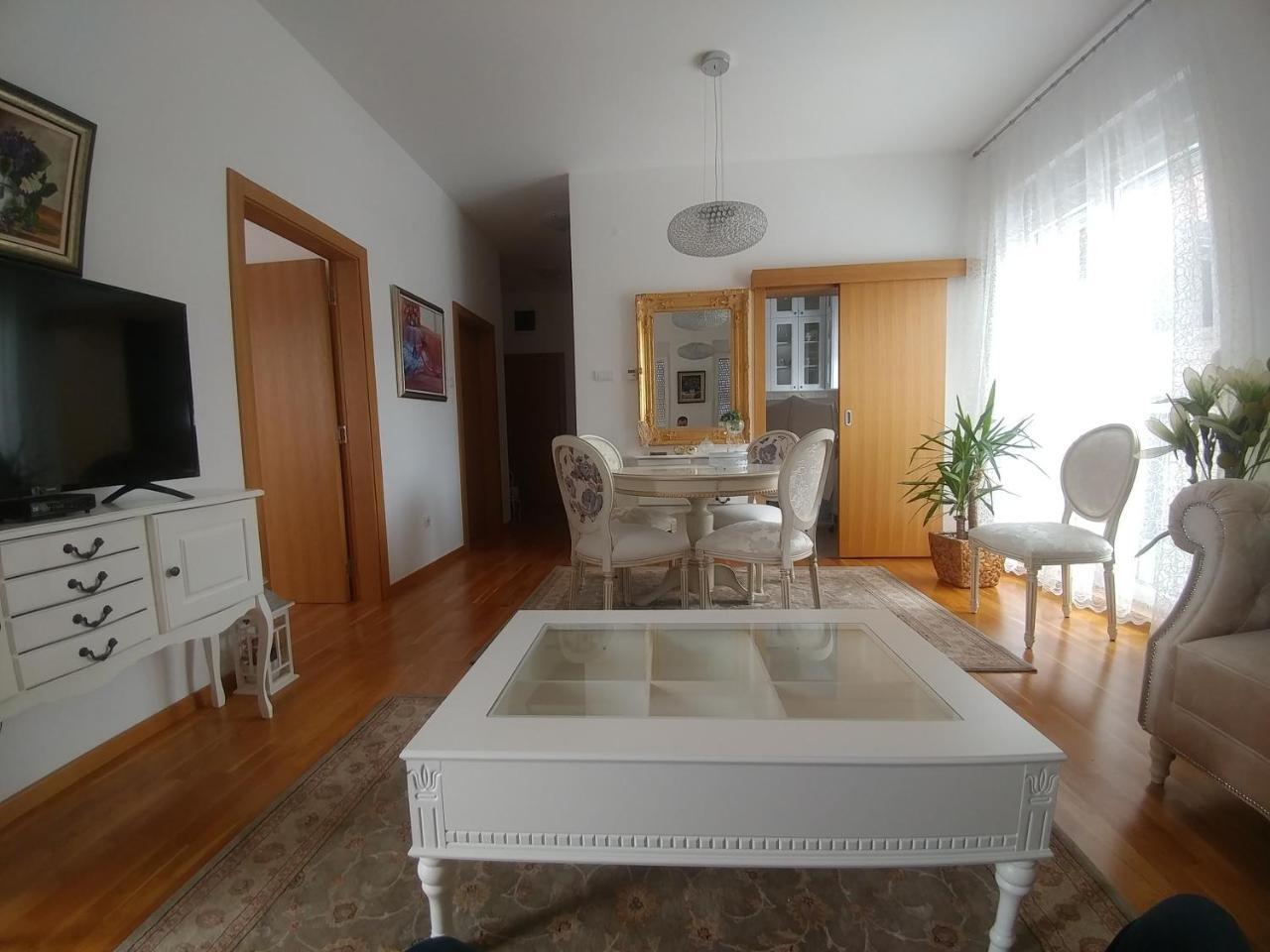 Jc10 Apartment 3 Bedroom, Free Parking, 73Sqm 노비사드 외부 사진